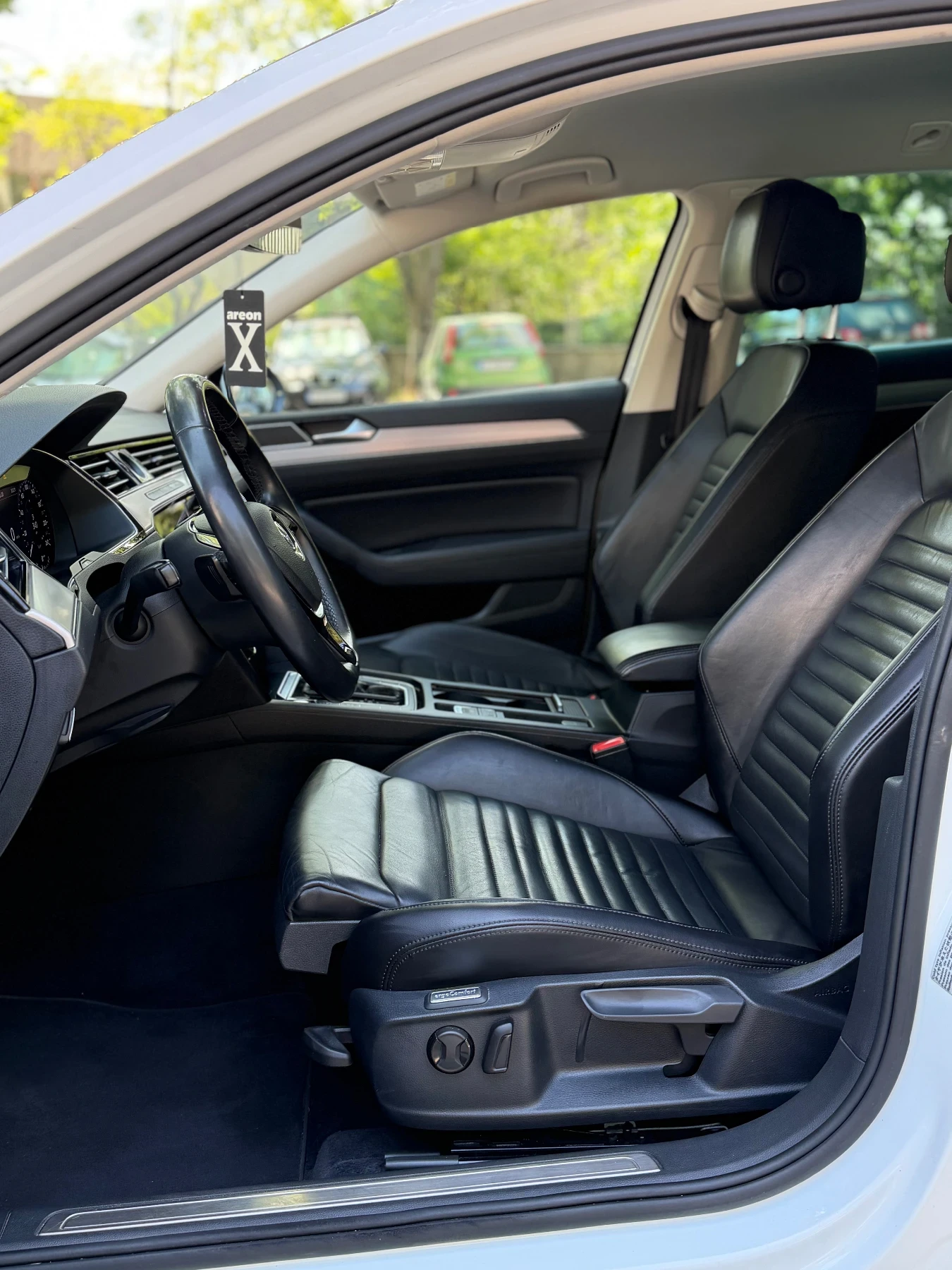 VW Passat 2.0TDI 190кс R line Digital Печка Carplay 8 джанти, снимка 12 - Автомобили и джипове - 55093279