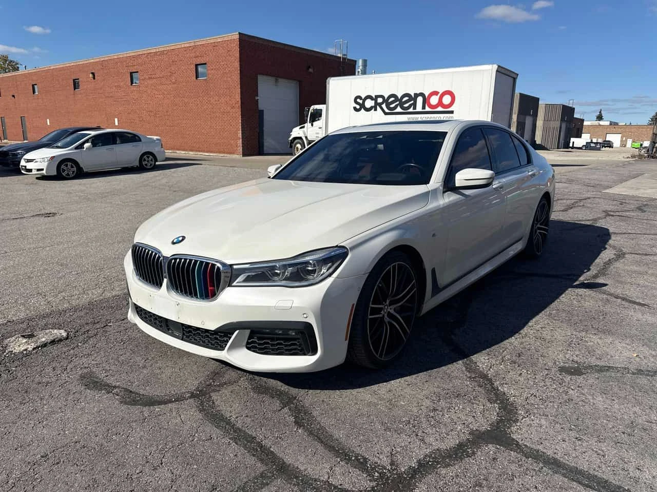 BMW 750 * xDrive * CARFAX * ДИСТРОНИК * ОБДУХВАНЕ * МАСАЖИ