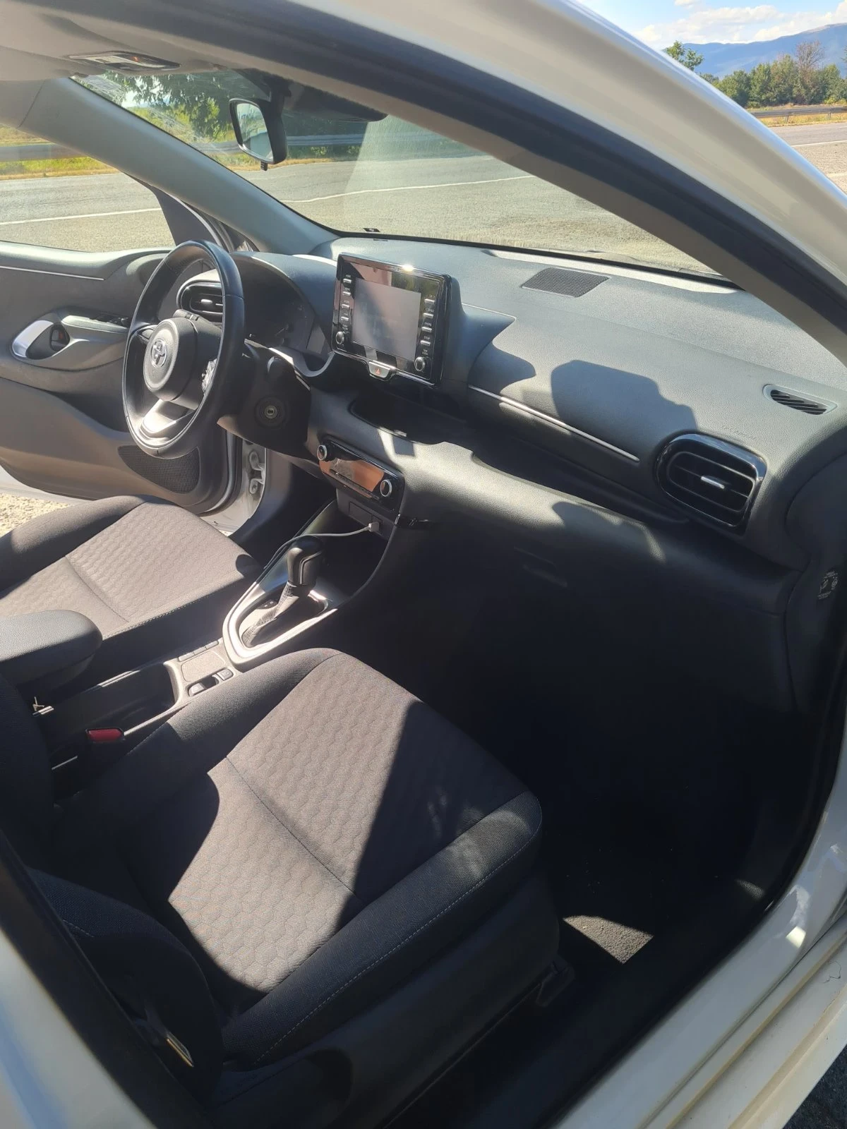 Toyota Yaris, снимка 12 - Автомобили и джипове - 56060362