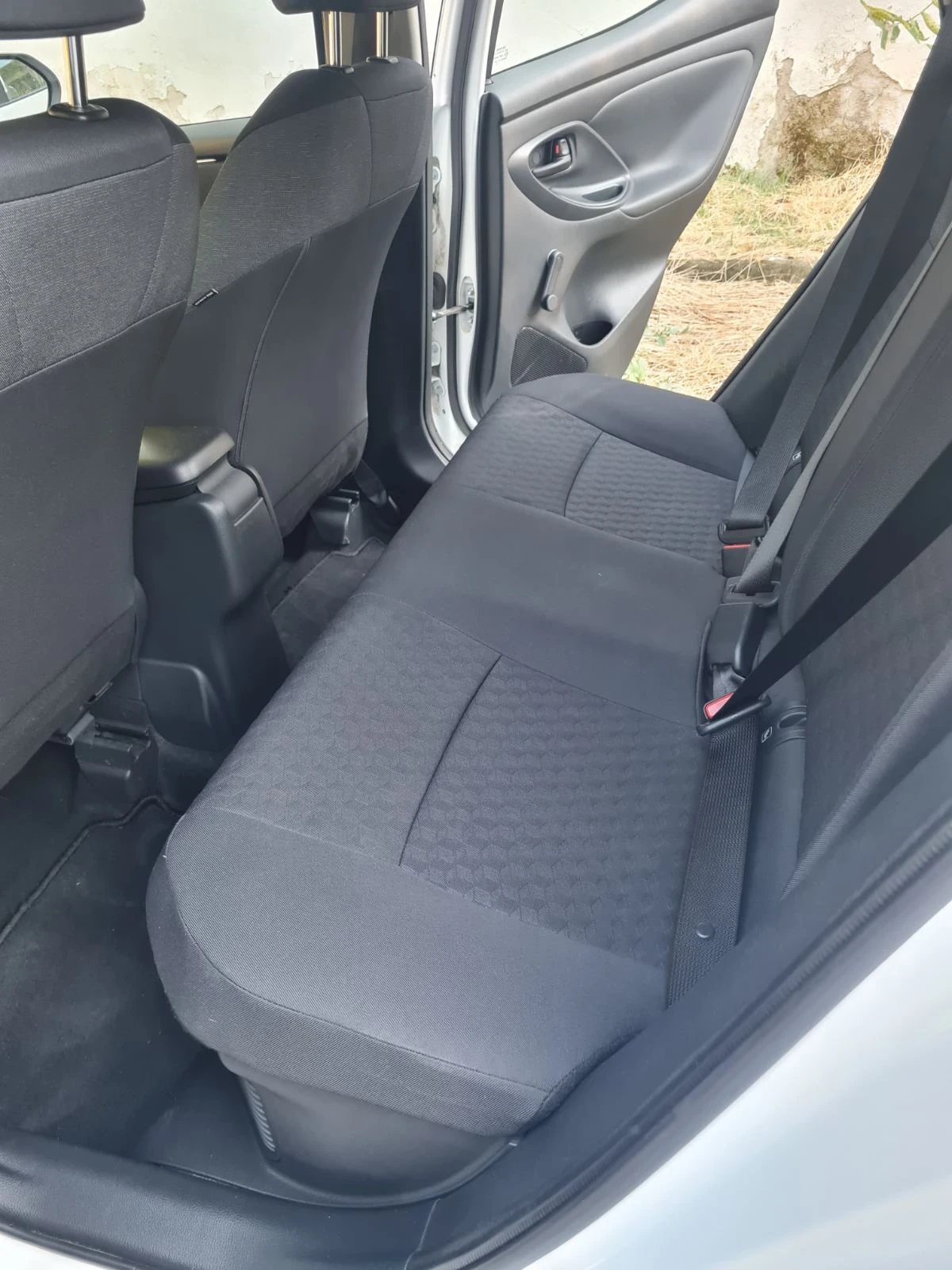 Toyota Yaris, снимка 11 - Автомобили и джипове - 56060362