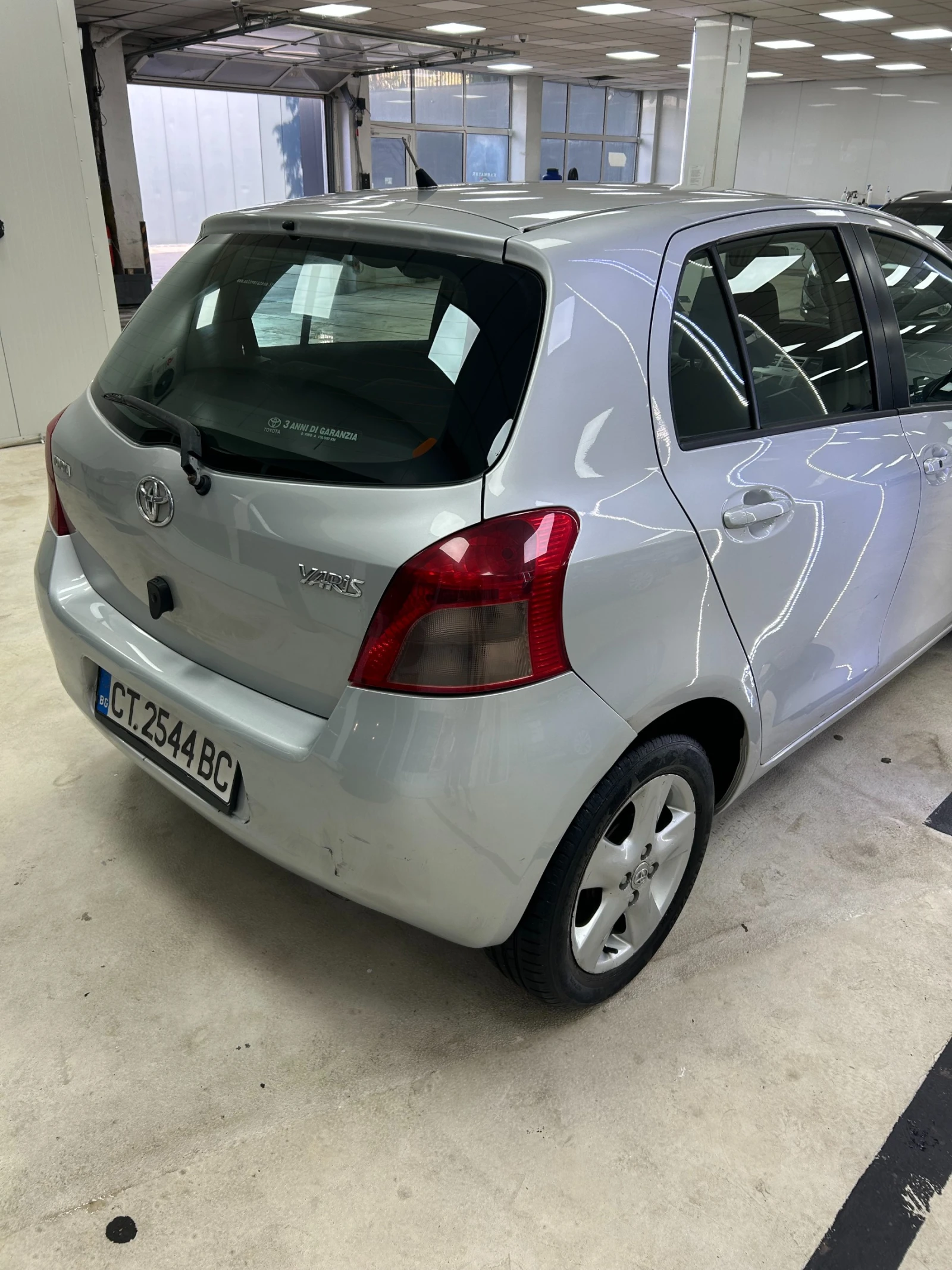 Toyota Yaris 1.3 VVT-i, снимка 3 - Автомобили и джипове - 56118461
