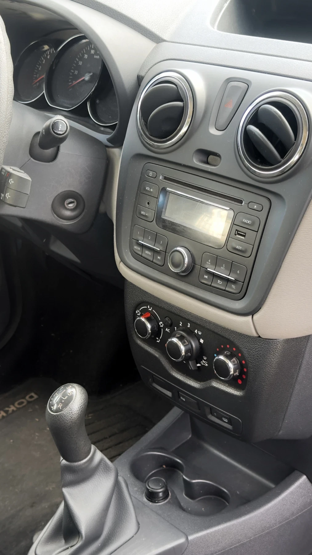 Dacia Dokker 1.6 бензин, снимка 7 - Автомобили и джипове - 56420331