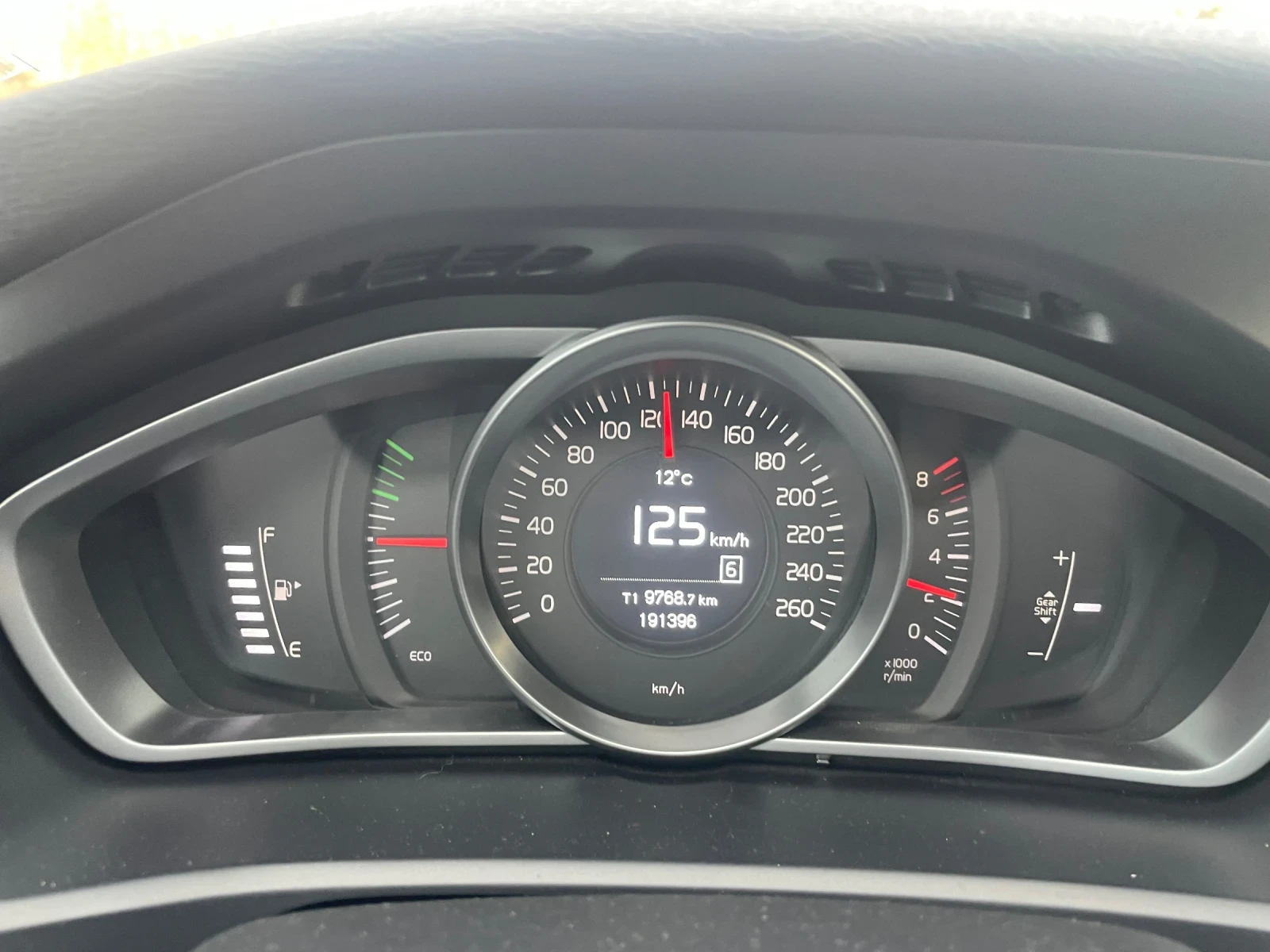 Volvo V40 T3, снимка 5 - Автомобили и джипове - 56519697