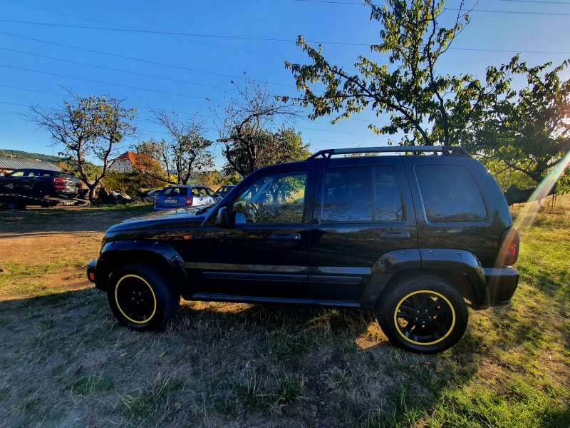 Jeep Cherokee, снимка 2 - Автомобили и джипове - 47447870