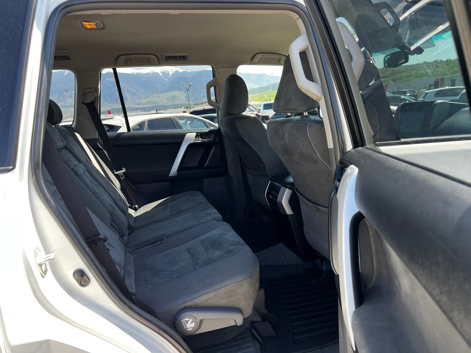 Toyota Land cruiser 3.0 D4D* 7-Места* , снимка 16 - Автомобили и джипове - 54303063