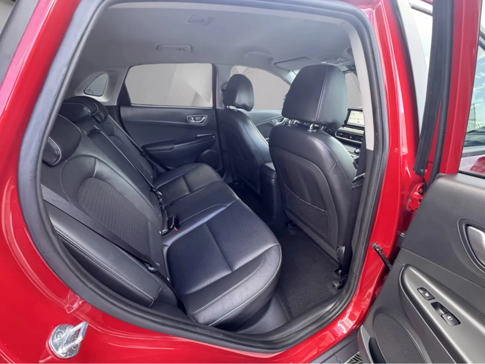 Hyundai Kona 64KWH 204КС. PREMIUM KRELL ДИСТРОНИК ОБДУХВАНЕ, снимка 14 - Автомобили и джипове - 54916939