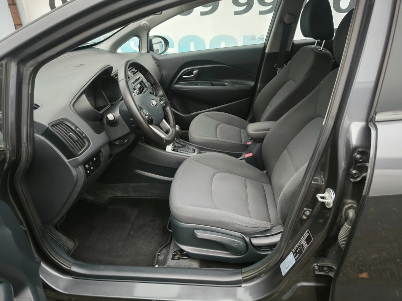 Kia Rio 1.4i Автоматик Швейцария, снимка 7 - Автомобили и джипове - 47956448