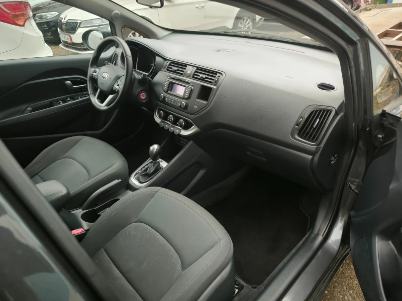 Kia Rio 1.4i Автоматик Швейцария, снимка 10 - Автомобили и джипове - 47956448