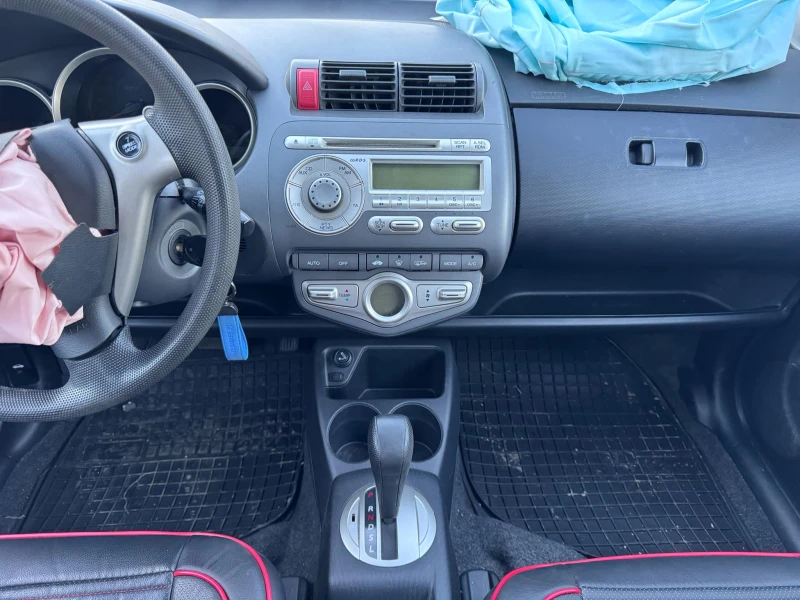 Honda Jazz 1.4i, АВТОМАТИК, снимка 8 - Автомобили и джипове - 48417255