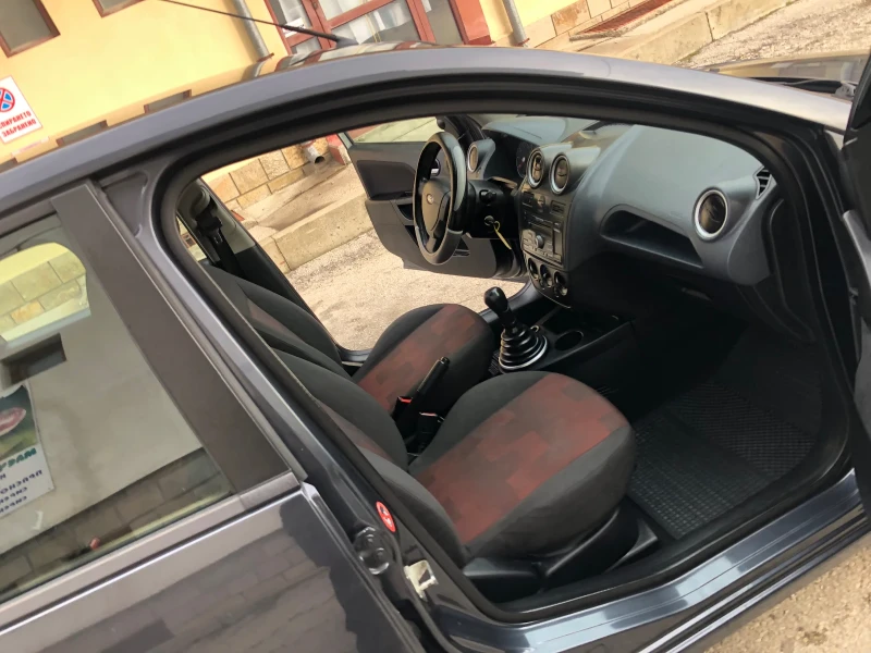 Ford Fiesta 1.3i КЛИМАТИК, снимка 10 - Автомобили и джипове - 48538884