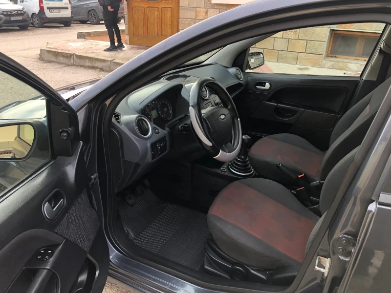 Ford Fiesta 1.3i КЛИМАТИК, снимка 9 - Автомобили и джипове - 48538884