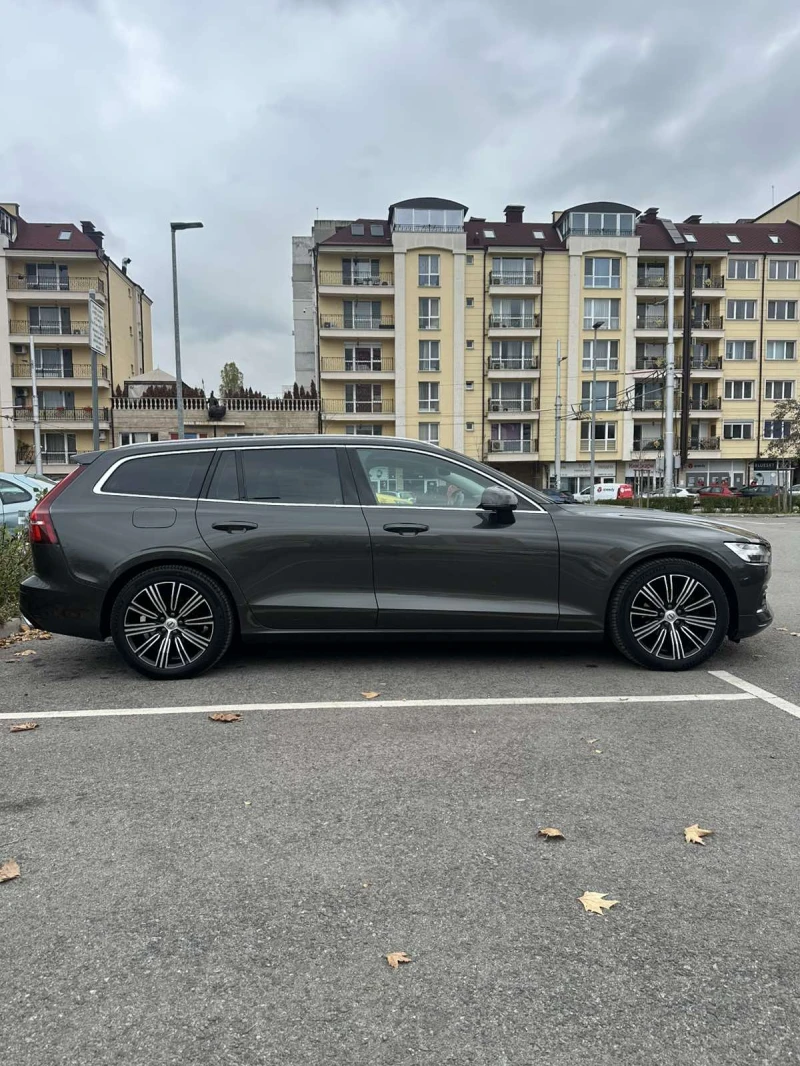 Volvo V60 B4 Inscription Mild Hynrid Сервизна история!, снимка 4 - Автомобили и джипове - 52330716