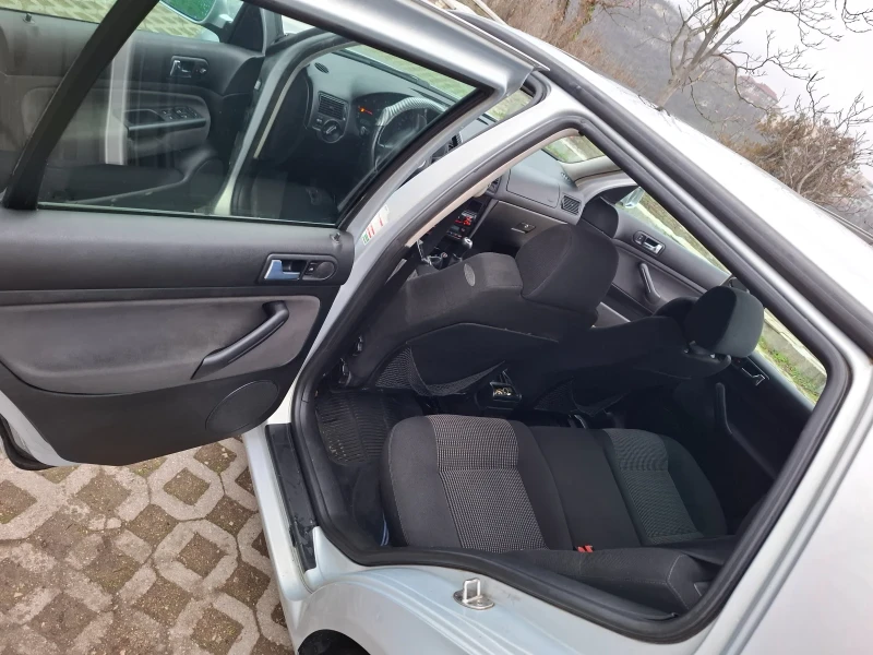 VW Golf 1.9TDi 110 kc, снимка 6 - Автомобили и джипове - 52892037