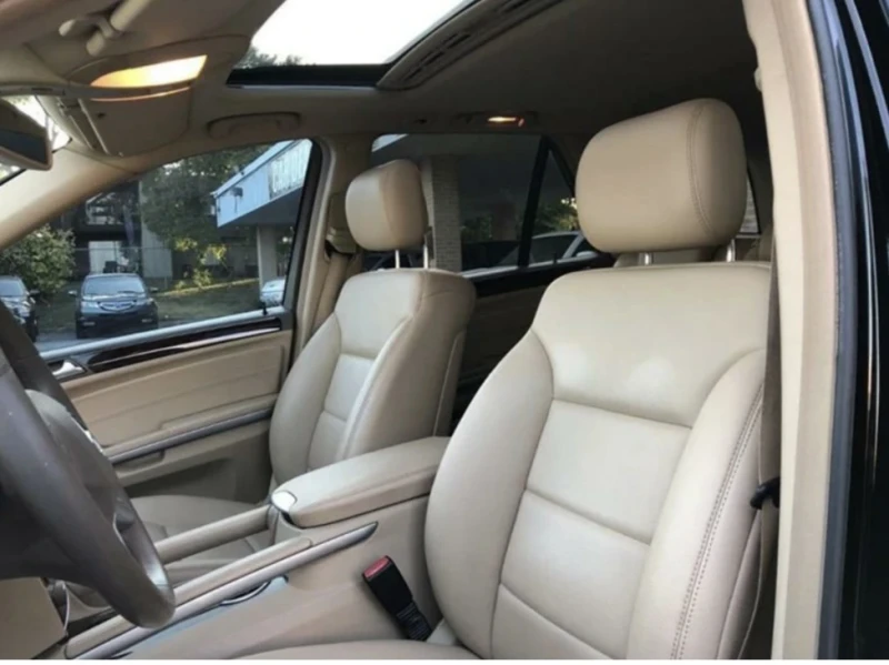 Mercedes-Benz ML 550 AMG, V8, ГАЗ, Carfax, KEYLESS GO, 4MATIC, HARMAN, снимка 11 - Автомобили и джипове - 53018691