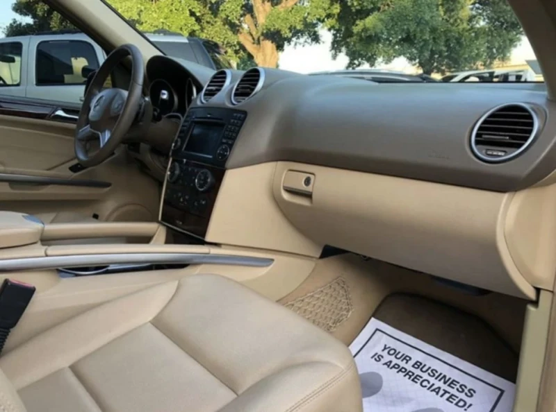 Mercedes-Benz ML 550 AMG, V8, ГАЗ, Carfax, KEYLESS GO, 4MATIC, HARMAN, снимка 13 - Автомобили и джипове - 53018691