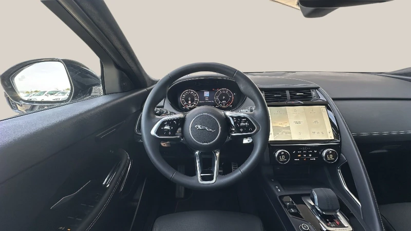 Jaguar E-pace 2.0 D Mhev, снимка 11 - Автомобили и джипове - 53145574