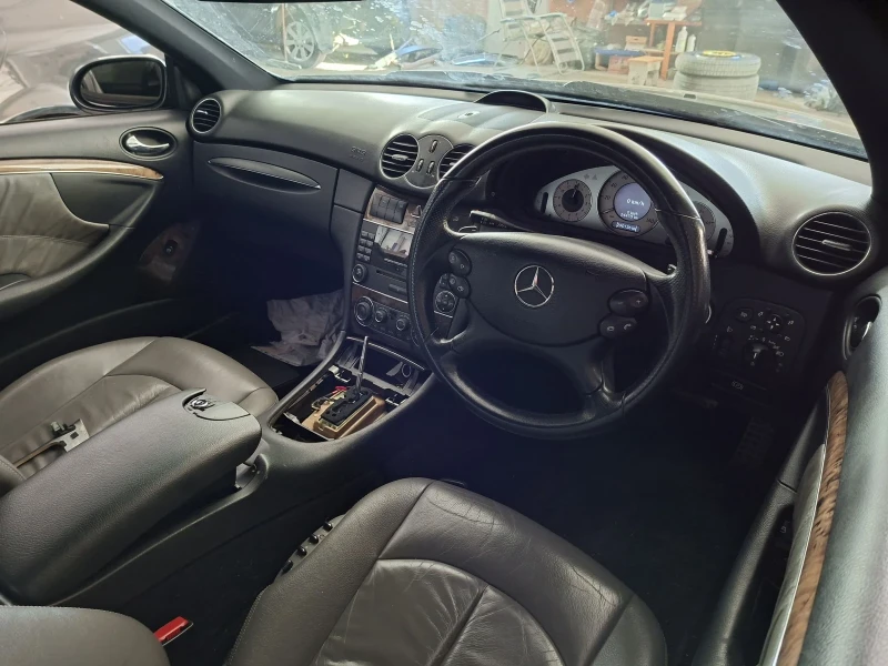 Mercedes-Benz C 200 Пакет, снимка 11 - Автомобили и джипове - 53210133