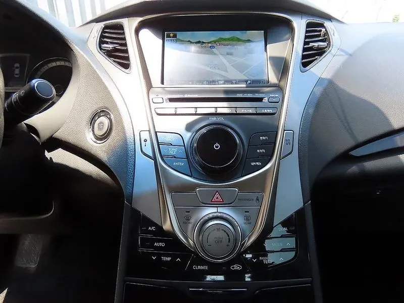 Hyundai Grandeur 2.4, снимка 13 - Автомобили и джипове - 54626068