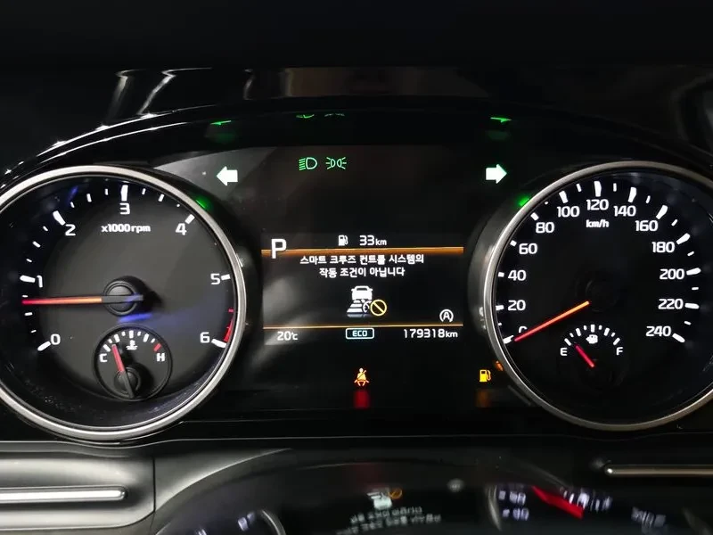 Kia Carnival Diesel 9-Seater Noblesse, снимка 8 - Автомобили и джипове - 56355321