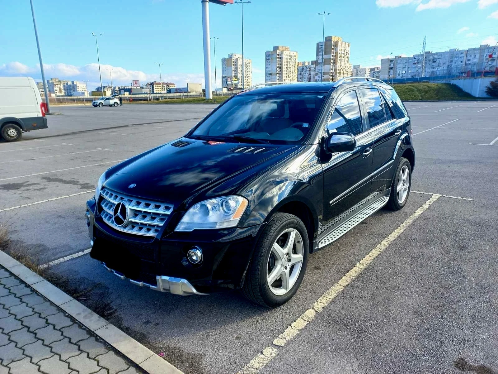 Mercedes-Benz ML 550 AMG, V8, ГАЗ, Carfax, KEYLESS GO, 4MATIC, HARMAN, снимка 1