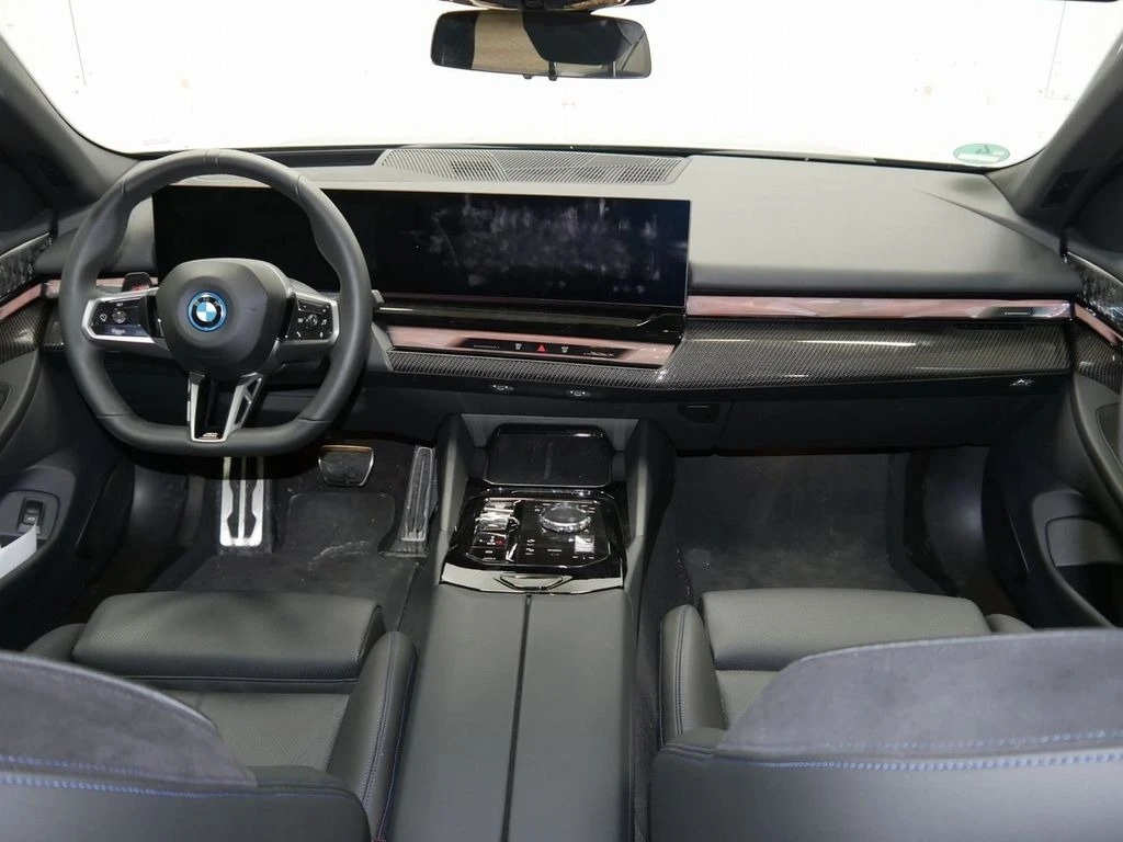 BMW i5 eDrive40 M SPORT - изображение 4