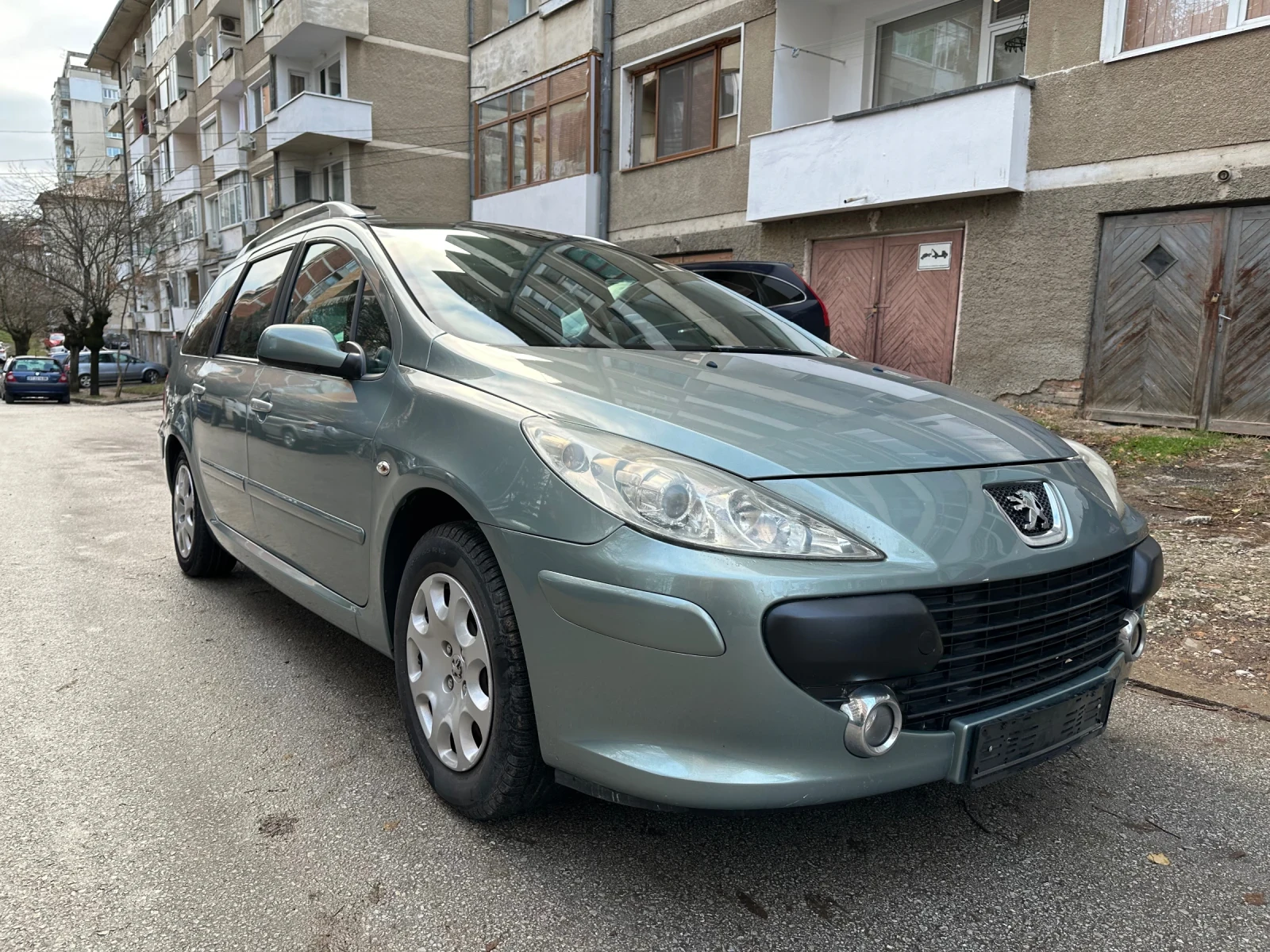 Peugeot 307 SW FACE 1.6i 109кс 7 места - изображение 5