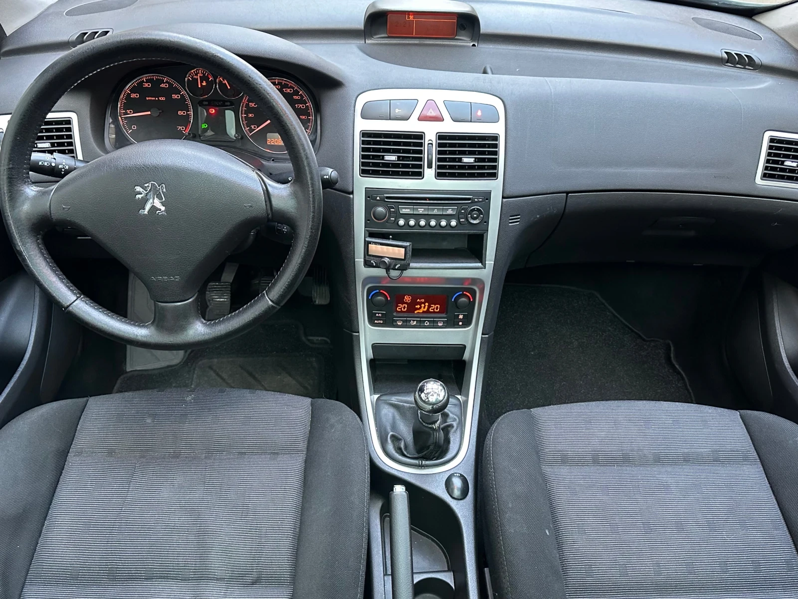 Peugeot 307 SW FACE 1.6i 109кс 7 места - изображение 10