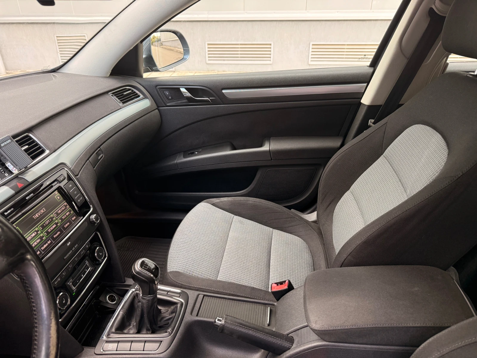 Skoda Superb Закупувана Нова в България първи собственик - изображение 9