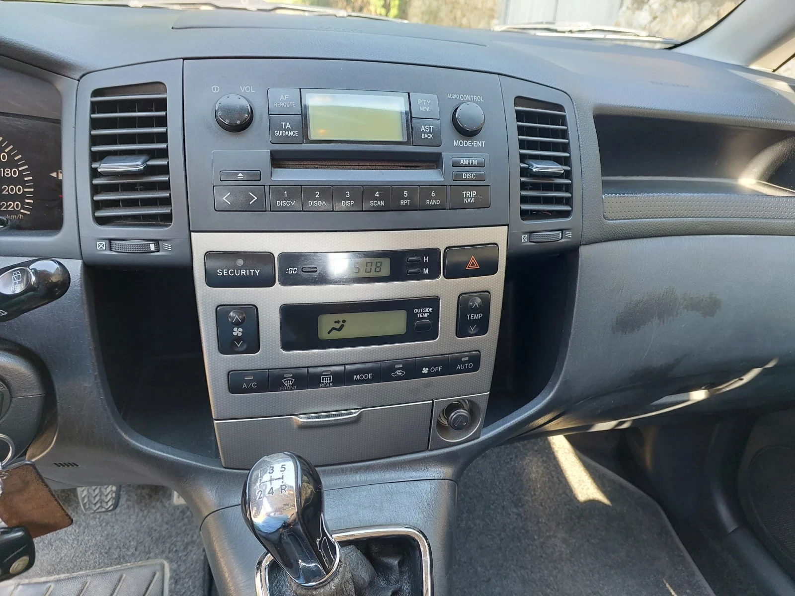 Toyota Corolla verso  - изображение 9