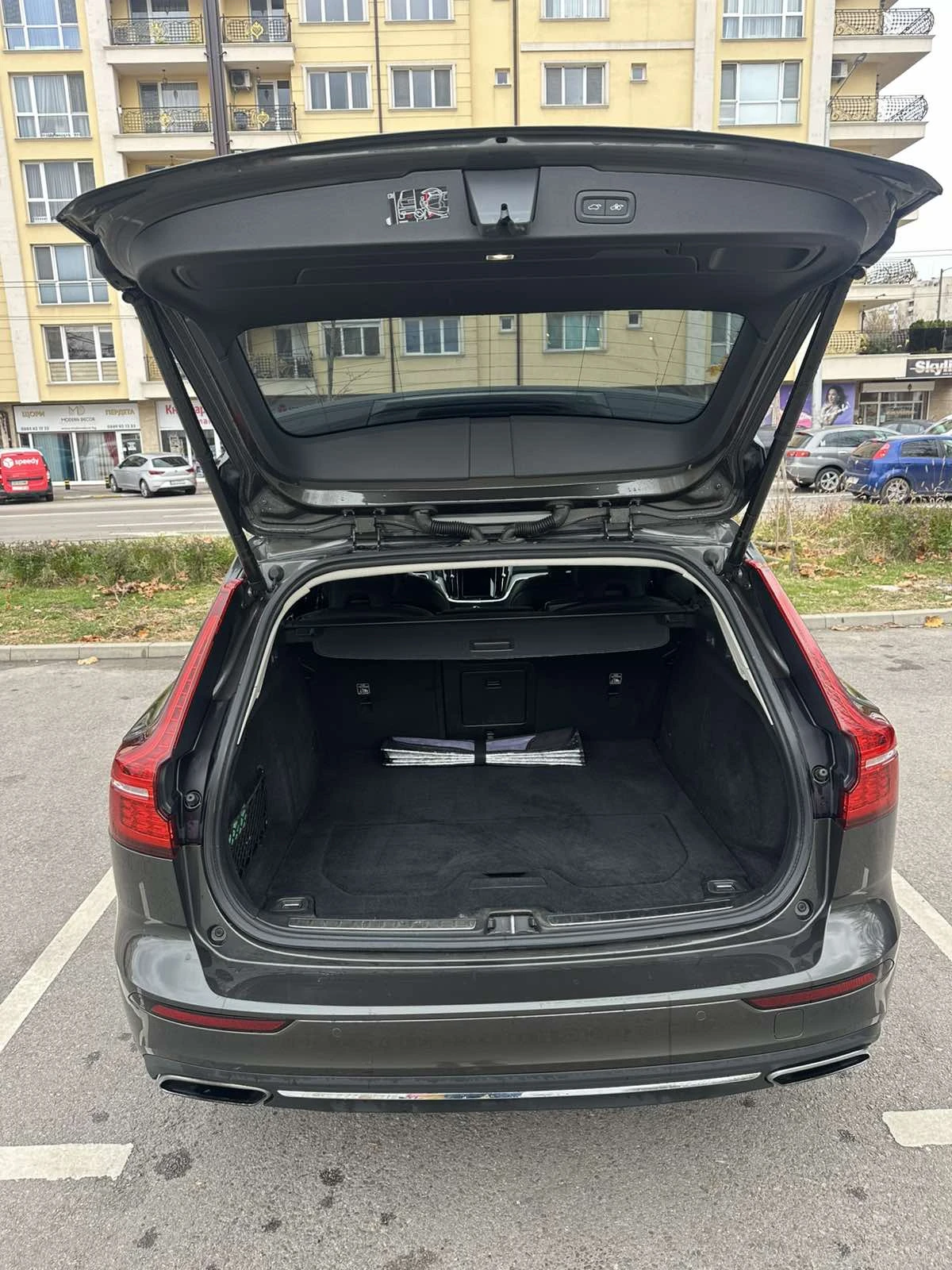 Volvo V60 B4 Inscription Mild Hynrid Сервизна история! - изображение 7