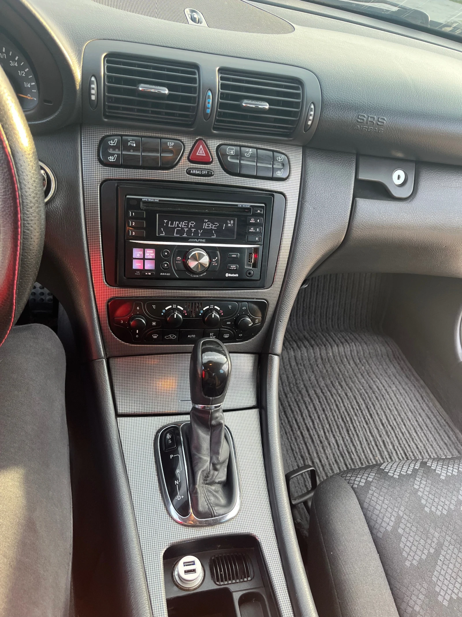 Mercedes-Benz C 220, снимка 11 - Автомобили и джипове - 54058080