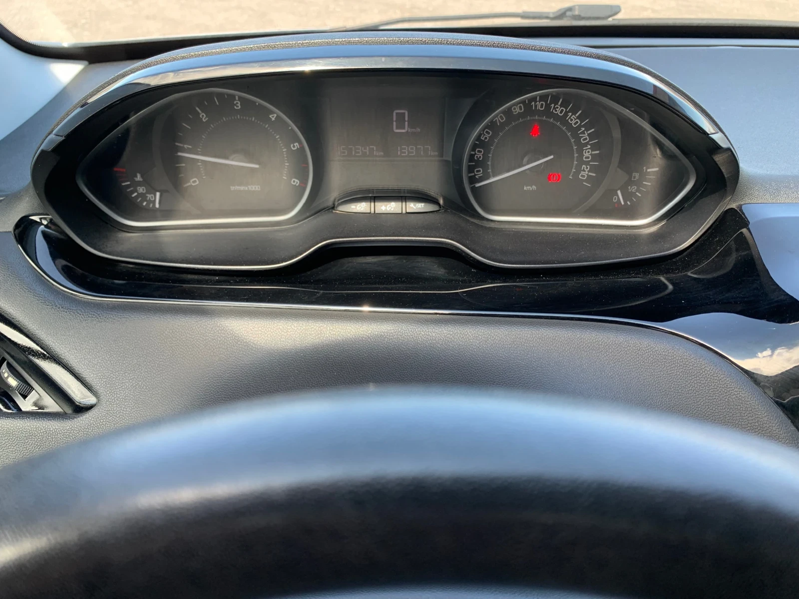 Peugeot 208 1.4HDI* FACE, снимка 12 - Автомобили и джипове - 54137229