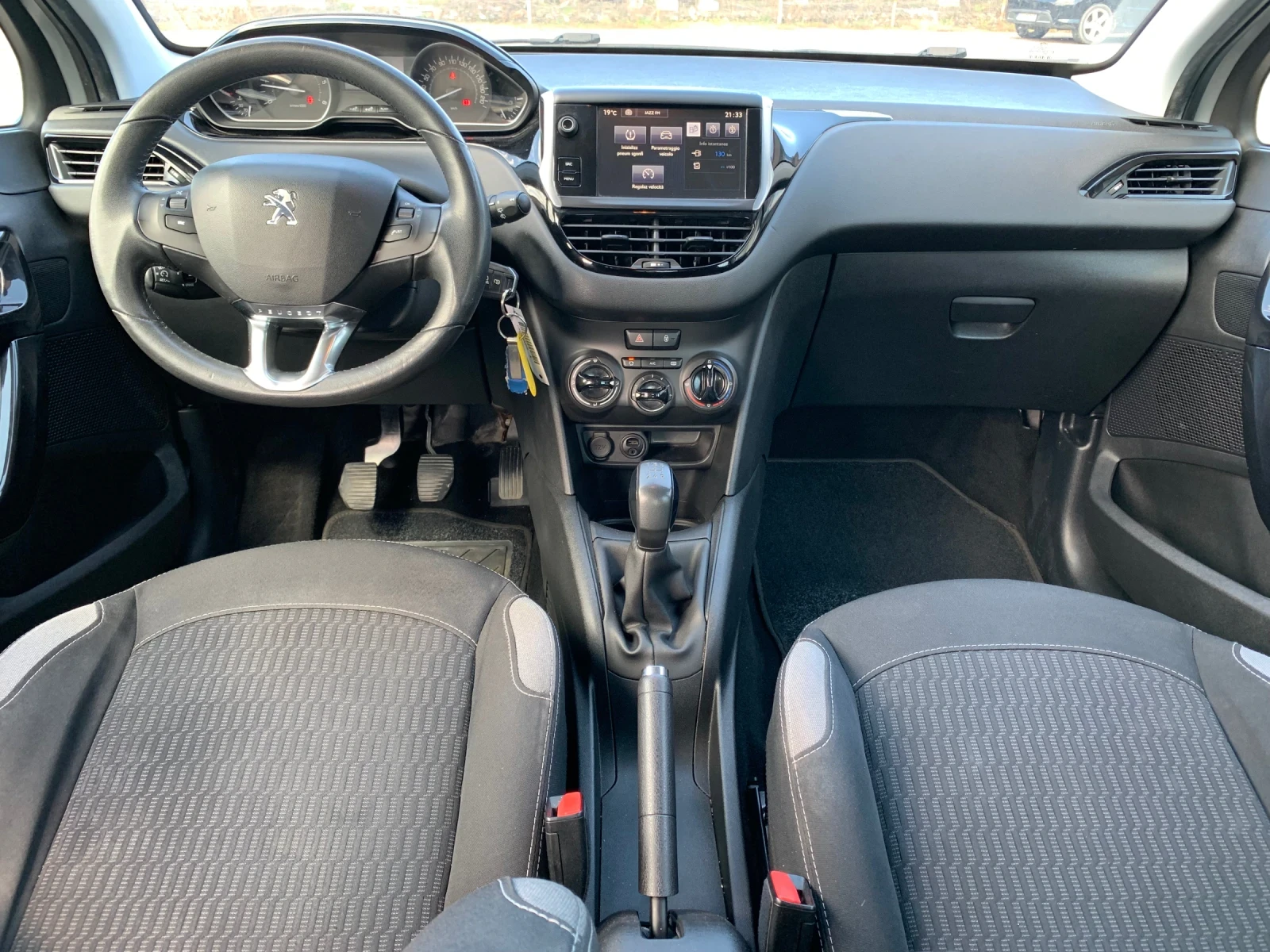 Peugeot 208 1.4HDI* FACE, снимка 9 - Автомобили и джипове - 54137229