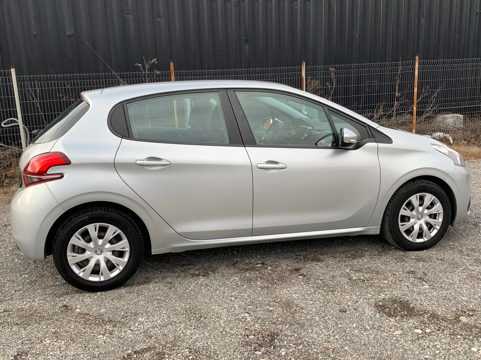 Peugeot 208 1.4HDI* FACE, снимка 4 - Автомобили и джипове - 54137229
