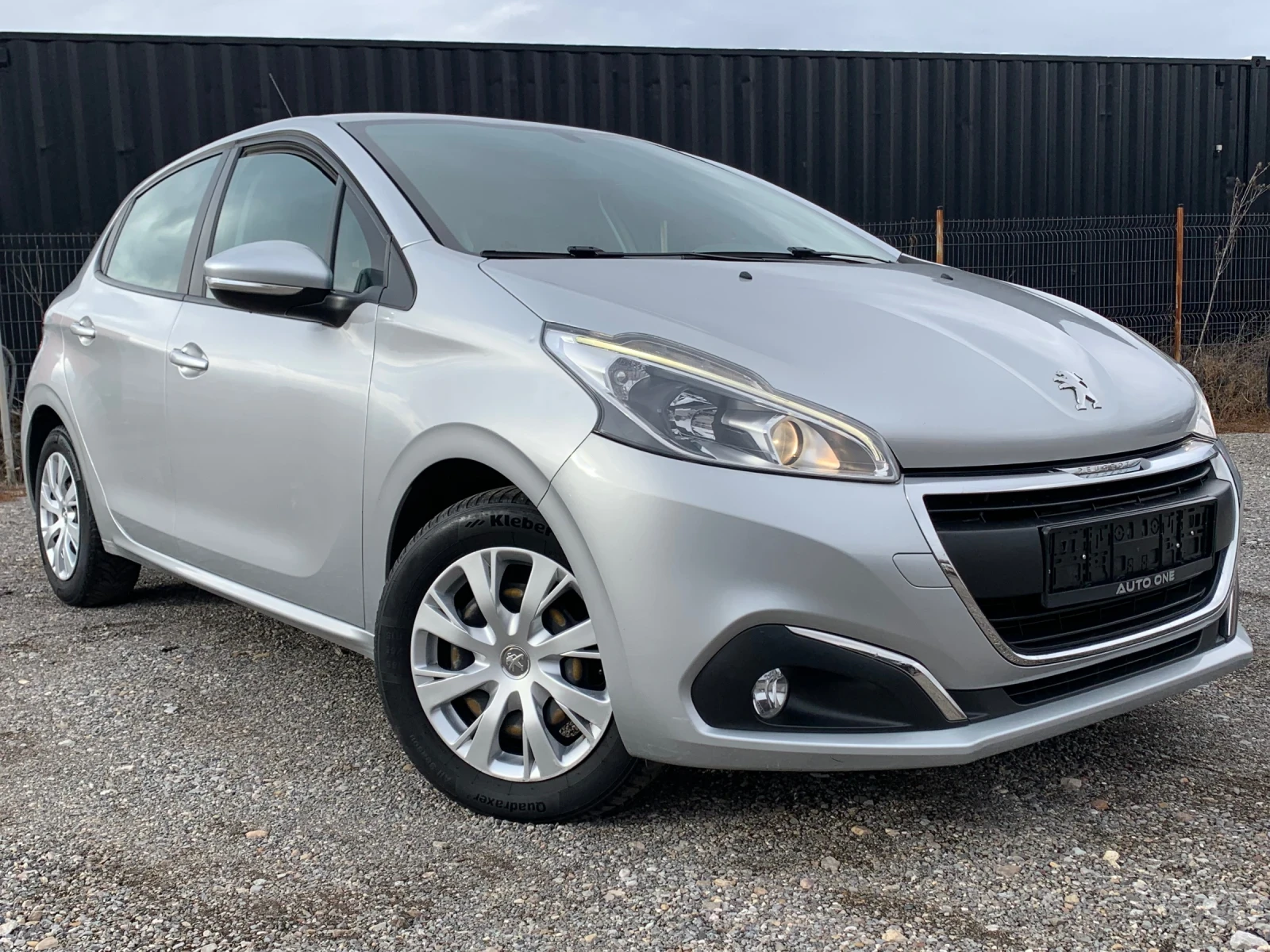 Peugeot 208 1.4HDI* FACE, снимка 3 - Автомобили и джипове - 54137229