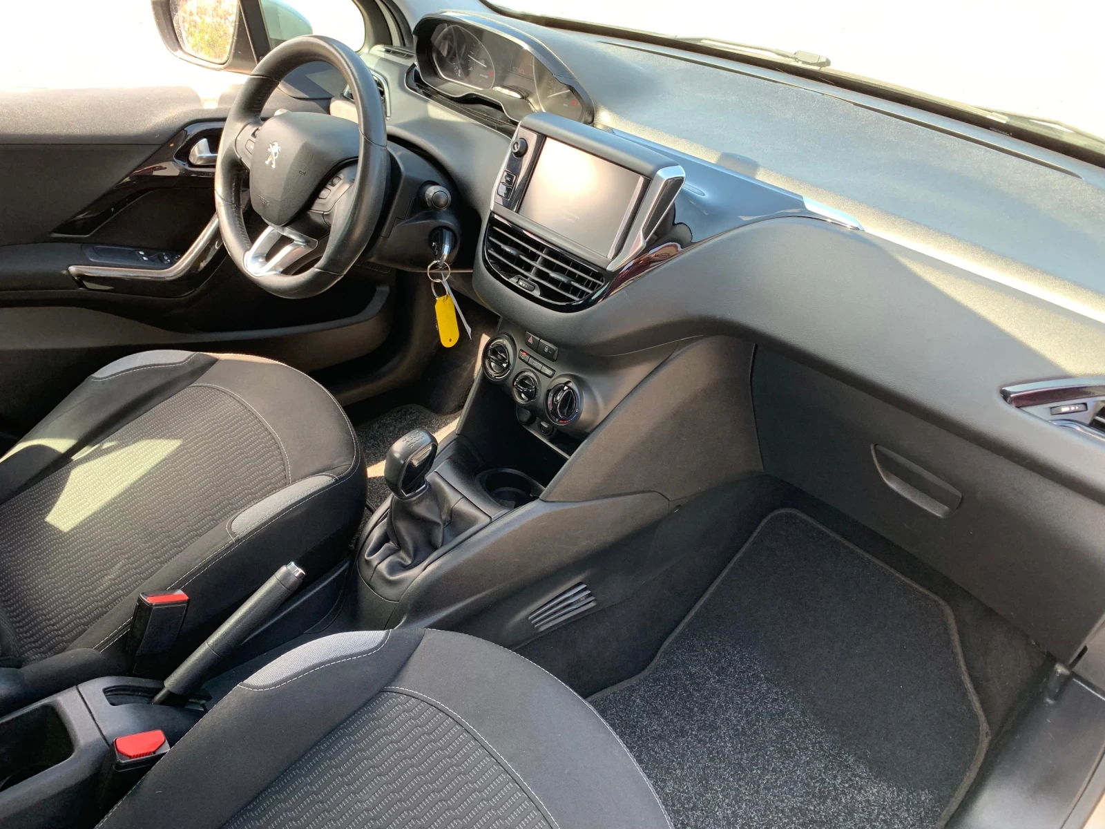 Peugeot 208 1.4HDI* FACE, снимка 11 - Автомобили и джипове - 54137229