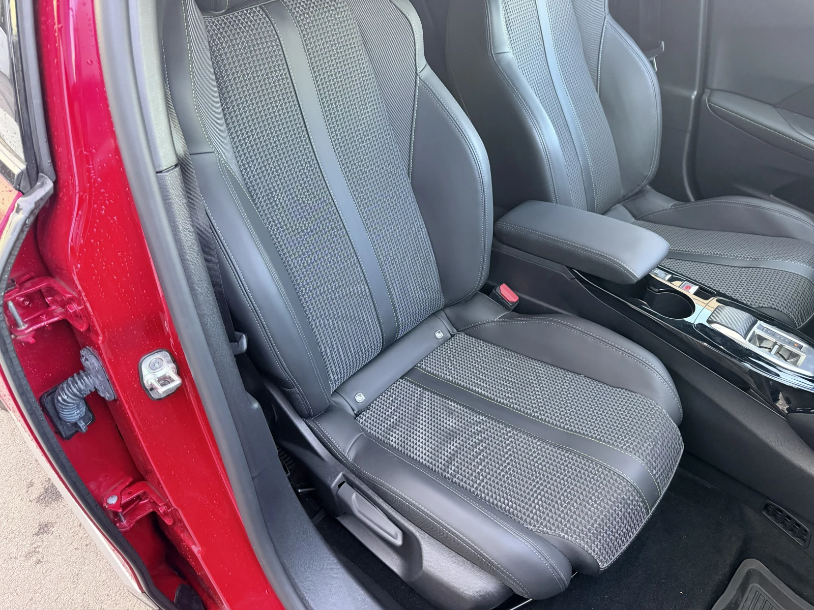 Peugeot 2008  GT , снимка 12 - Автомобили и джипове - 54904122