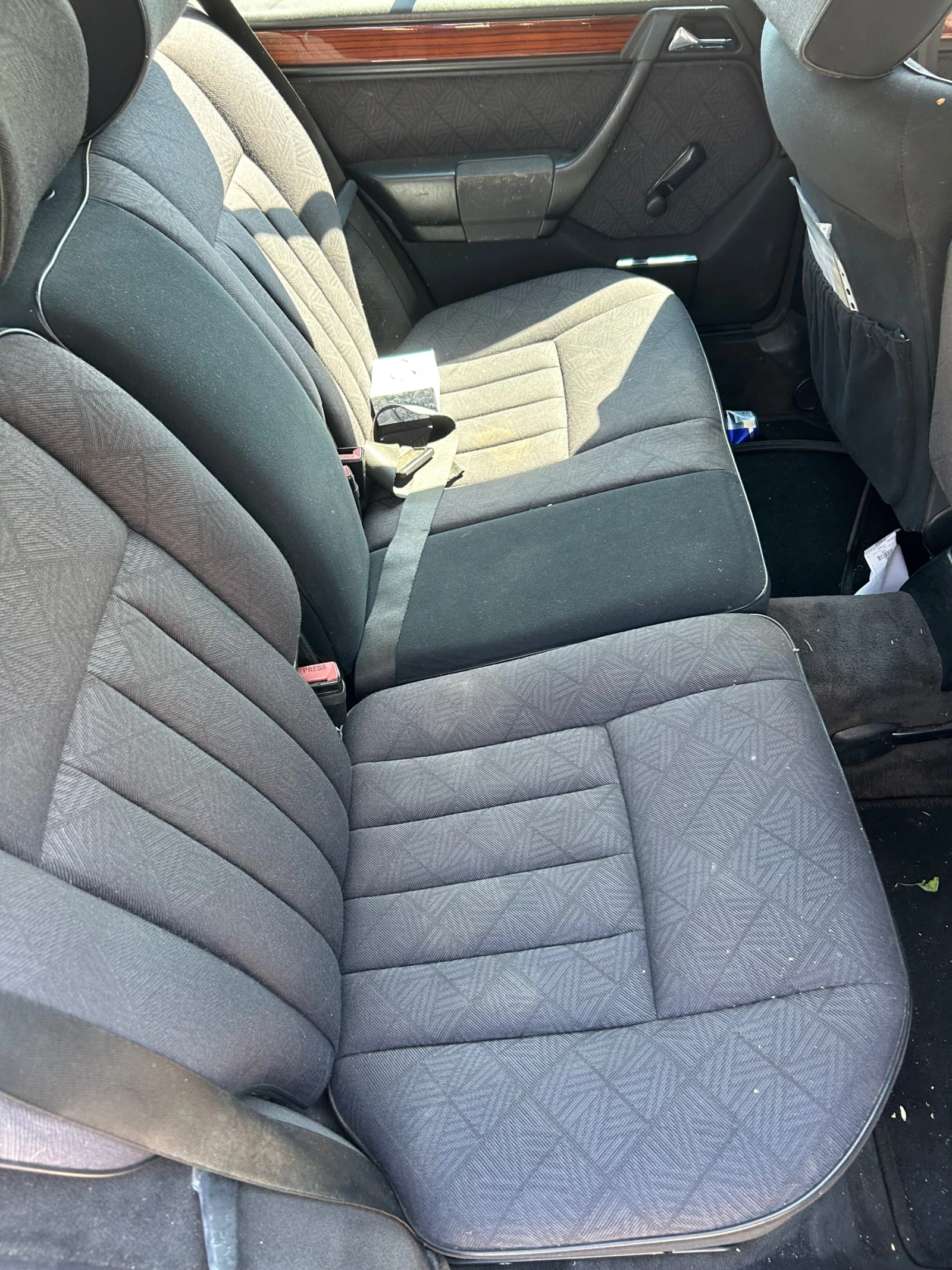Mercedes-Benz 124 E220, снимка 4 - Автомобили и джипове - 55480287