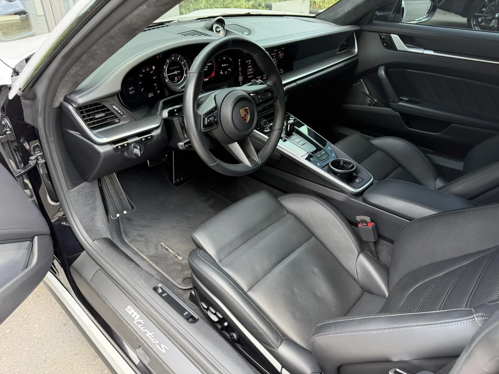 Porsche 911 TURBO S/992.1/AKRAPOVIC/BURM, снимка 8 - Автомобили и джипове - 55579127