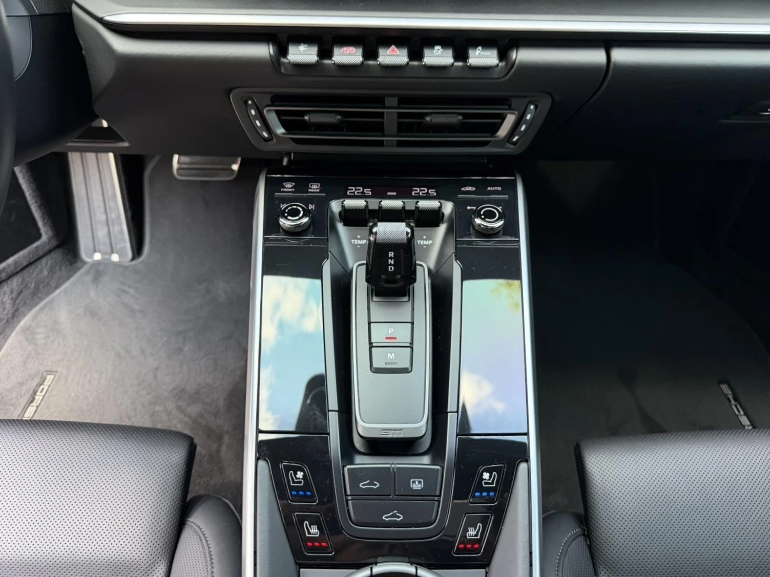 Porsche 911 TURBO S/992.1/AKRAPOVIC/BURM, снимка 13 - Автомобили и джипове - 55579127