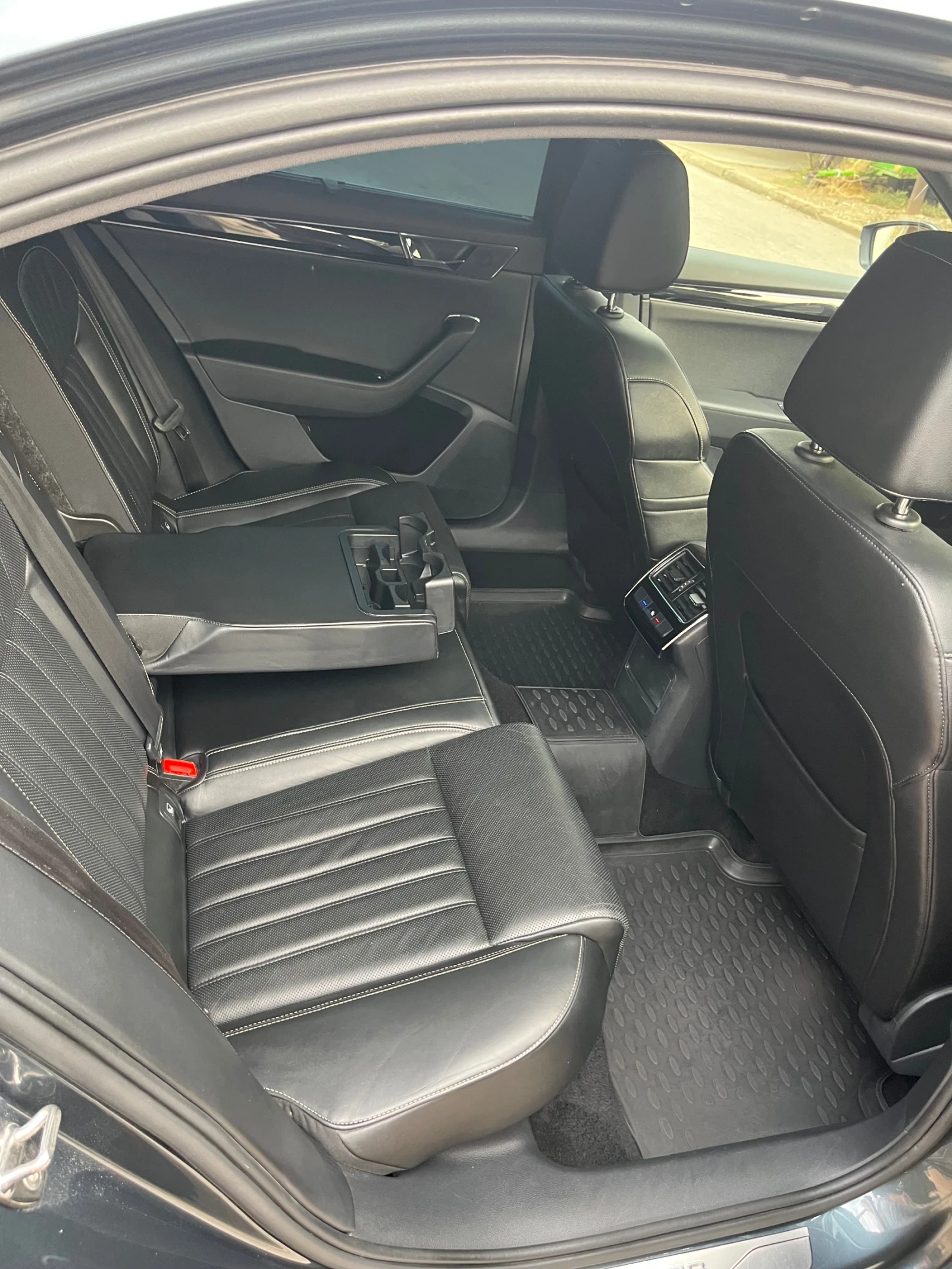Skoda Superb Laurint&Klement-Full-DSG-4x4, снимка 11 - Автомобили и джипове - 56168066