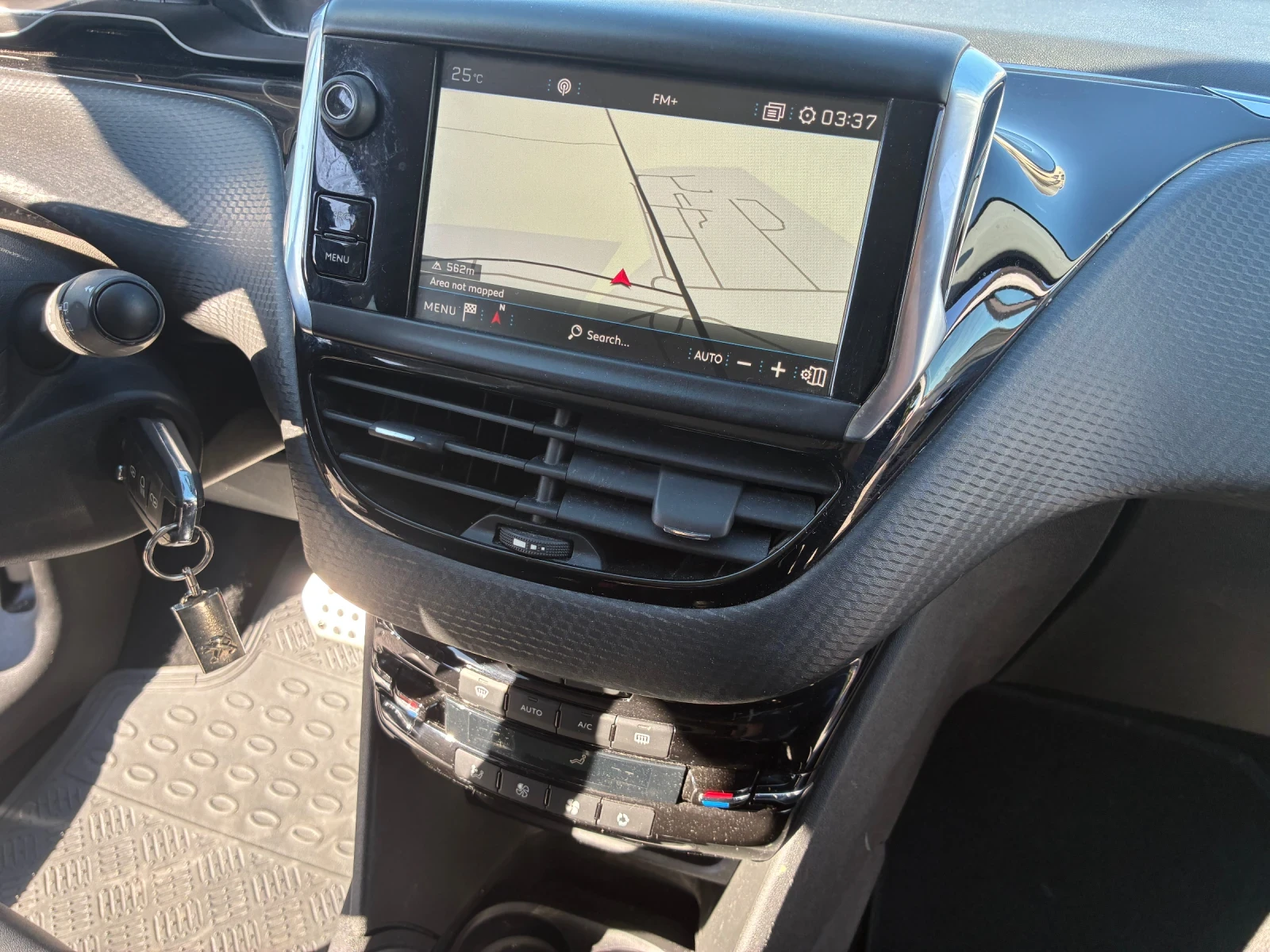 Peugeot 208 1.2 AUTOMATIC , снимка 13 - Автомобили и джипове - 56347318
