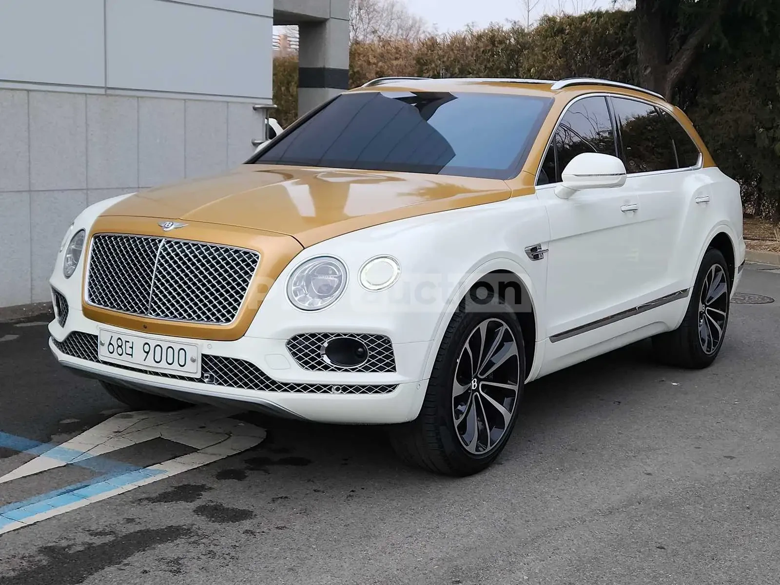 Bentley Bentayga ПАНО/ОБДУХ/ВЪЗМОЖНОСТ ЗА ЛИЗИНГ | Auto.bg — изображение 1