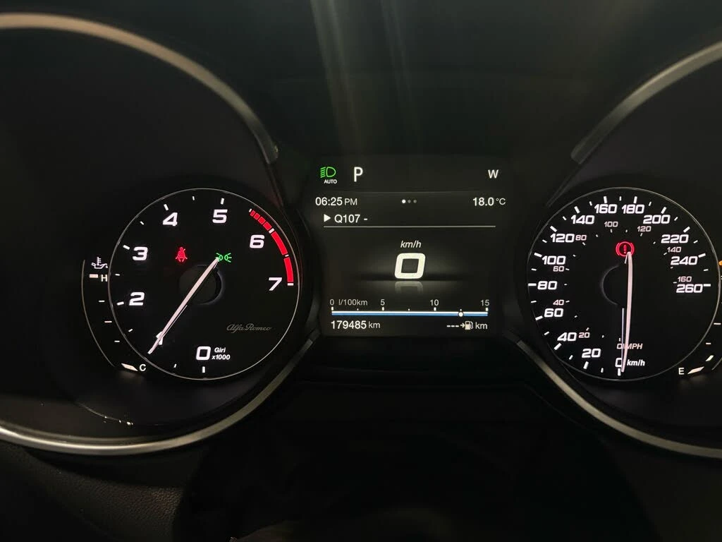 Alfa Romeo Stelvio Sport AWD* ПОДГРЕВ* КАМЕРА* PANORAMA* KEYLESS* , снимка 12 - Автомобили и джипове - 54643332