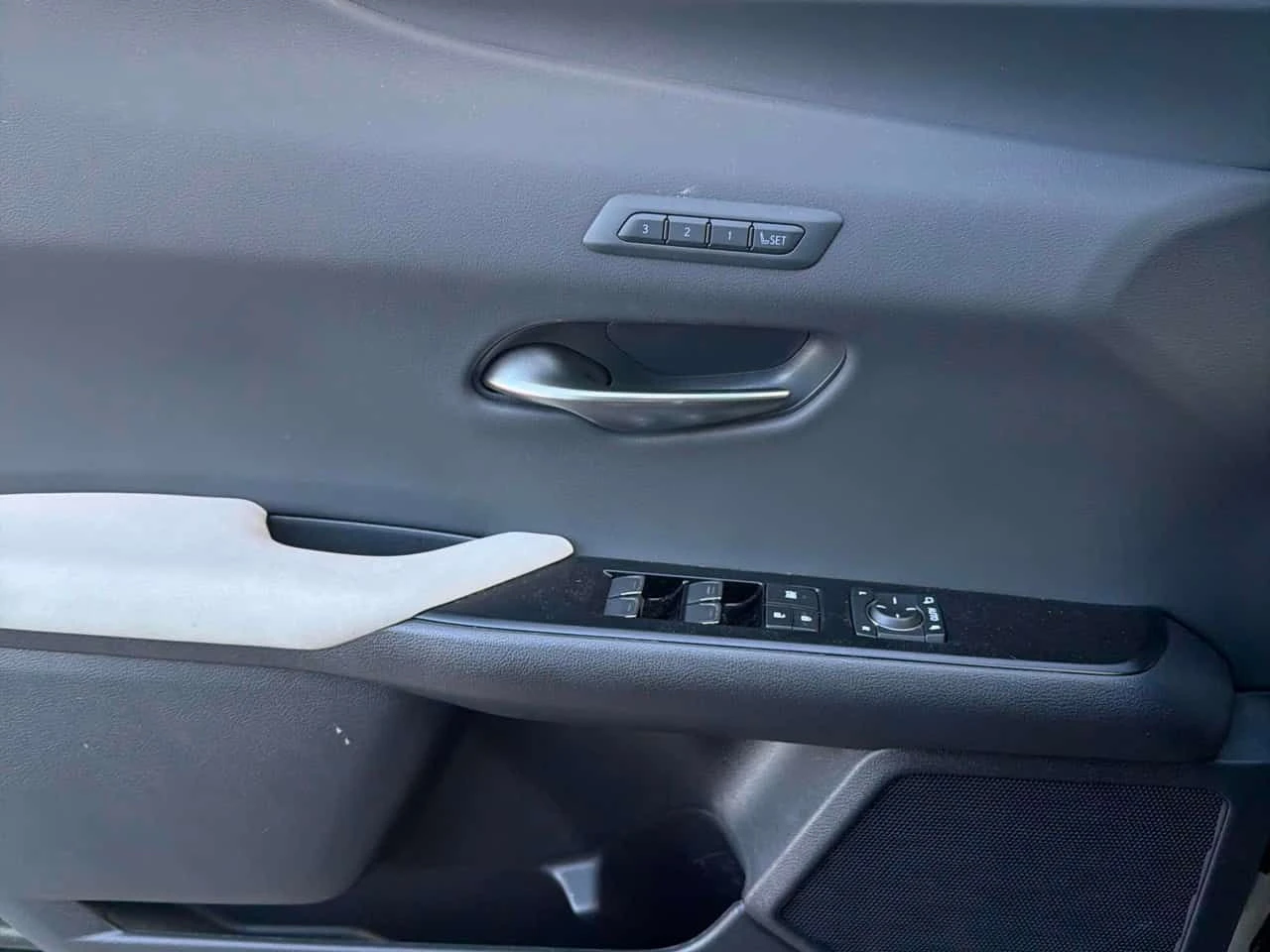 Lexus UX * 250h * CARFAX * ���� �� �� | Mobile.bg � ����������� 9
