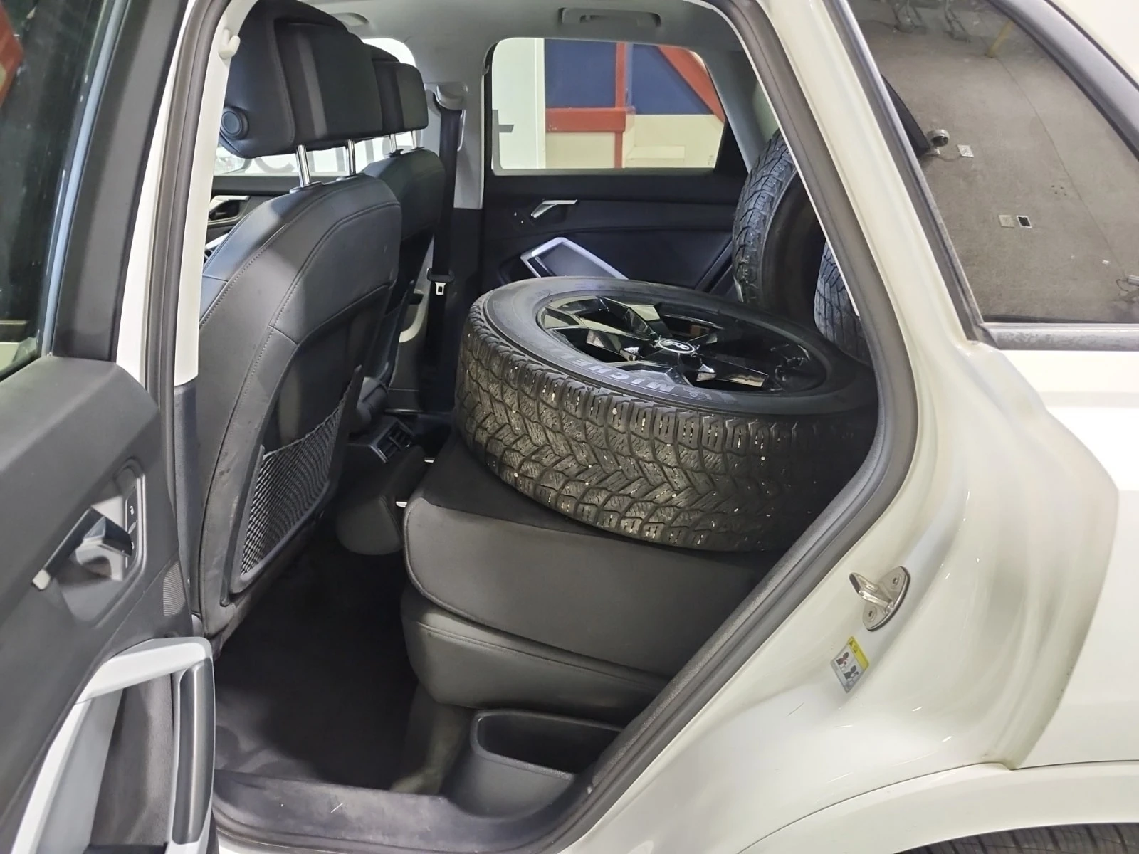 Audi Q3  /  AWD, 2L / 2 КЛЮЧА / 2 ЧИФТА ГУМИ С ДЖАНТИ, снимка 11 - Автомобили и джипове - 55846839