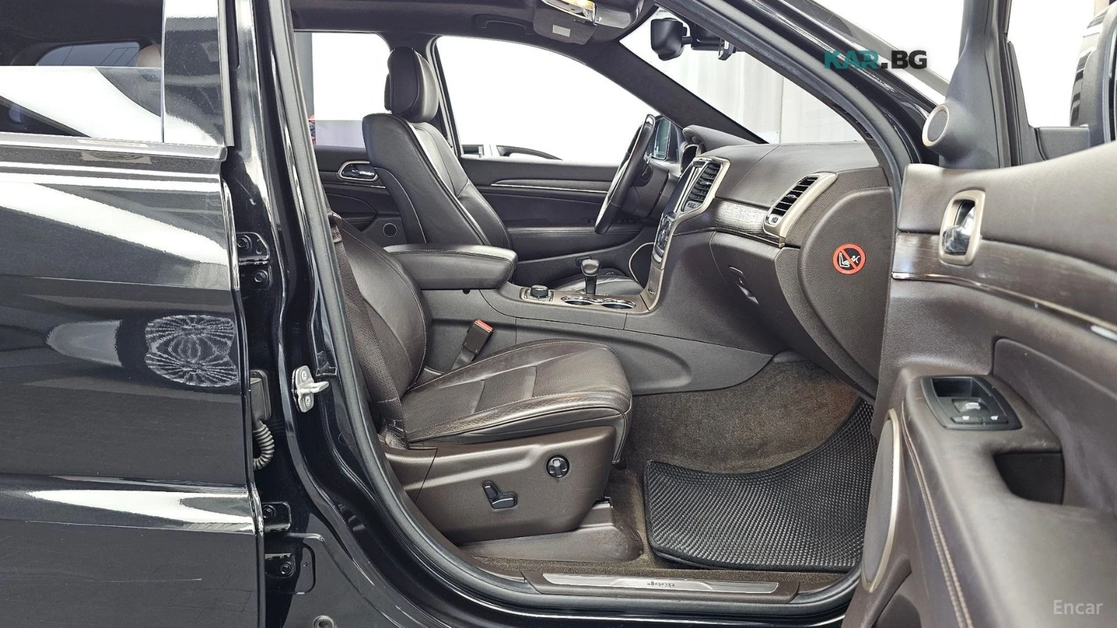 Jeep Grand cherokee SUMMIT* 4X4* 8ZF* DISTRONIC* HARMAN* PANO* ОБДУХ* , снимка 11 - Автомобили и джипове - 55993000
