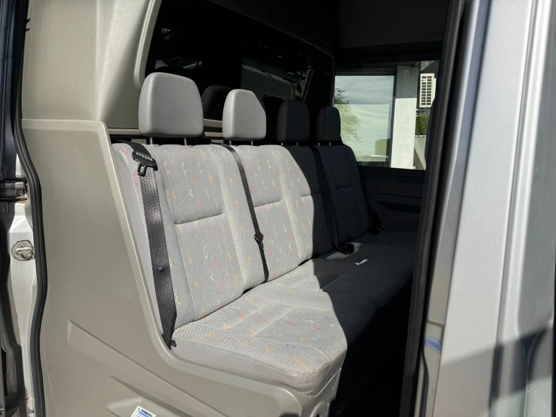 VW Crafter 2.5TDI 163к.с. MAXI 6-местен Клима , снимка 8 - Бусове и автобуси - 47450935