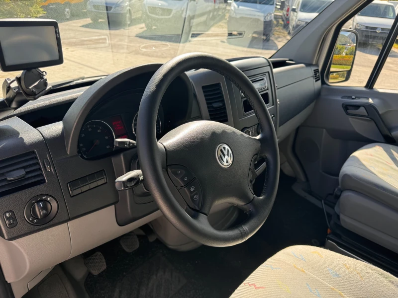 VW Crafter 2.5TDI 163к.с. MAXI 6-местен Клима , снимка 13 - Бусове и автобуси - 47450935