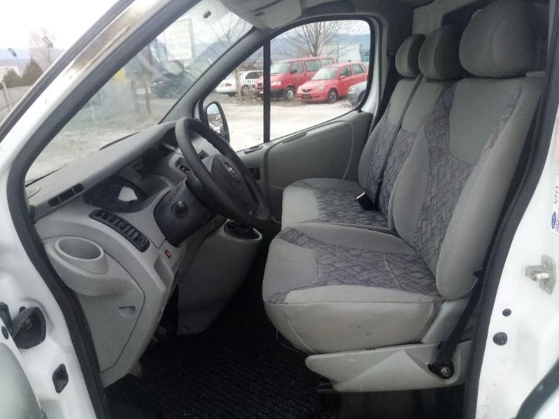 Opel Vivaro Хладилен, снимка 12 - Бусове и автобуси - 35839582